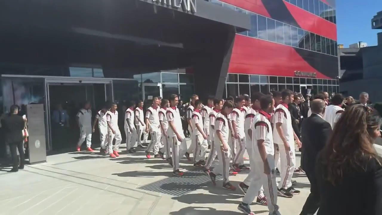 🔴⚫️Raduno Milan 2014, arrivo della squadra