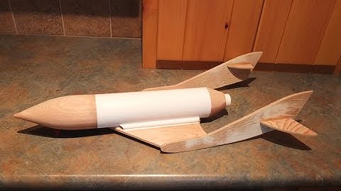 Swing Test   -  SpaceShipTwo Flying Model Rocket