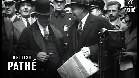 Prohibition Over - Beer Presented To Governor Smit...