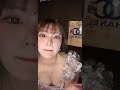 メイク中のキャバ嬢 胸チラが気になりすぎるドレス 