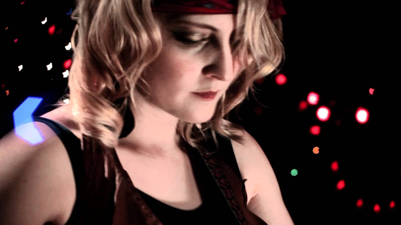 Moxie Toxic | Gaetana Brown (of Little War Twins) live from RedHotBox Studios #01.03