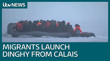 Up to 50 migrants launch dinghy from Calais beach unhindered by French police | ITV News