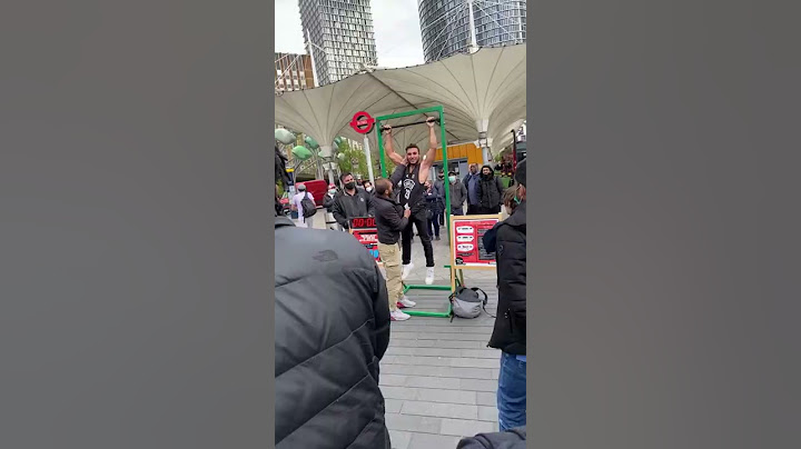 Guy Holding Onto Pullup Bar Gets Scammed For 100 Pounds