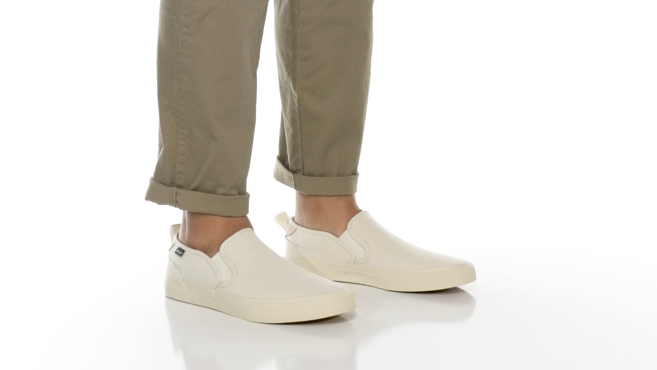 Oakley B1B Classic Slip-On SKU: 9883817 - YouTube display picture 1