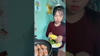 Con chuột thích ăn gà 😂.