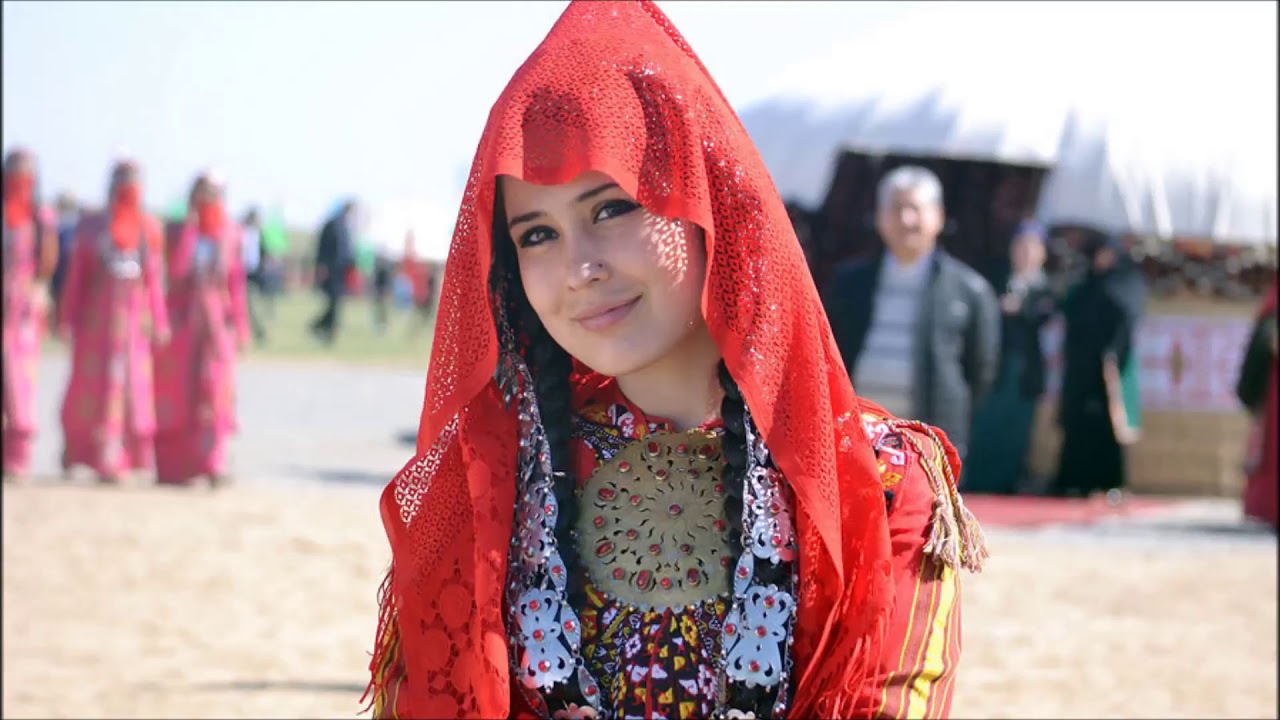 Сколько туркмен. Туркменистан Туркмен туркменка. Туркменские девушки. Самые красивые девушки Туркменистана. Туркменка в платке.