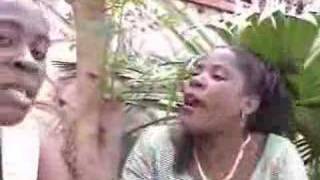 Betty Namaganda - Zimusanze eyesiga omuntu - music Video