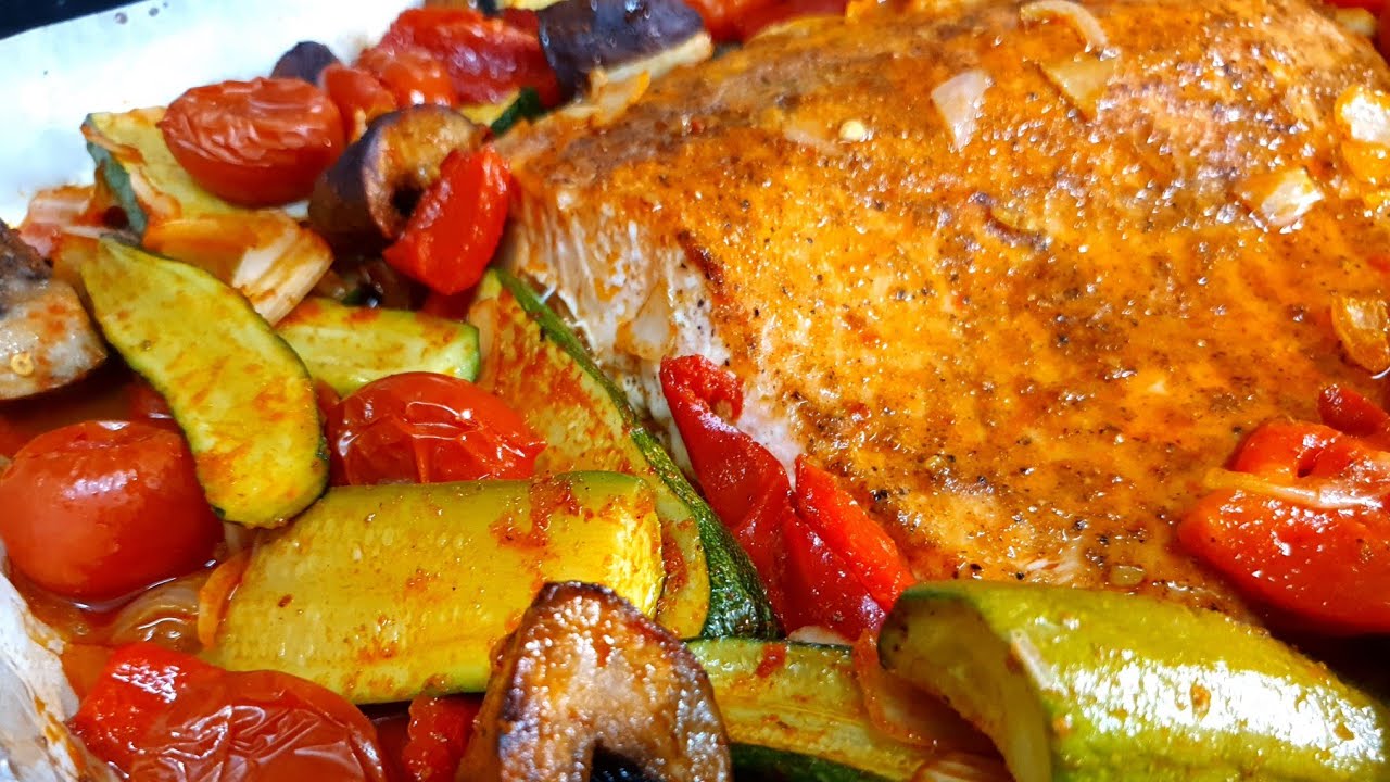 דג סלמון וירקות בתנור Salmon and vegetables in the oven - YouTube