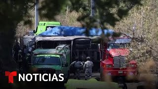 Al menos 14 muertos y unos 30 heridos al volcarse autobús en Estado de México | Noticias Telemundo