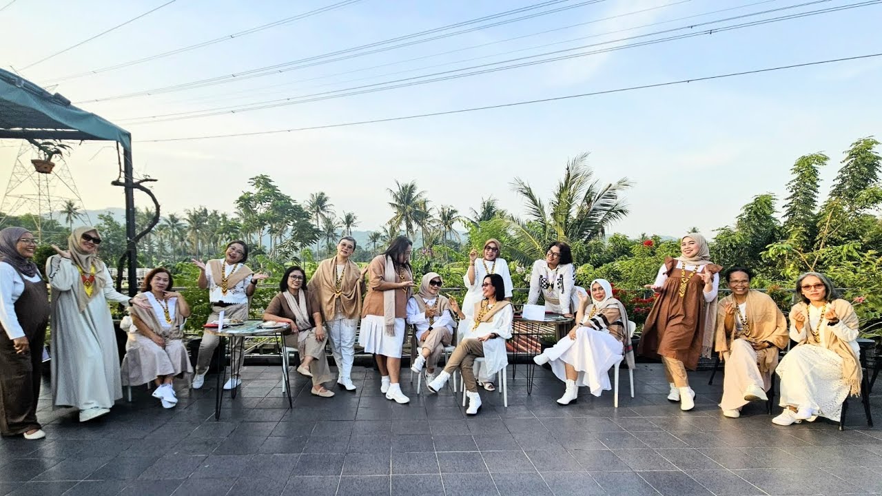 SELAMAT HARI LEBARAN - BEGINNER - Choreo: Luluk [demo by Laras Line Dance]