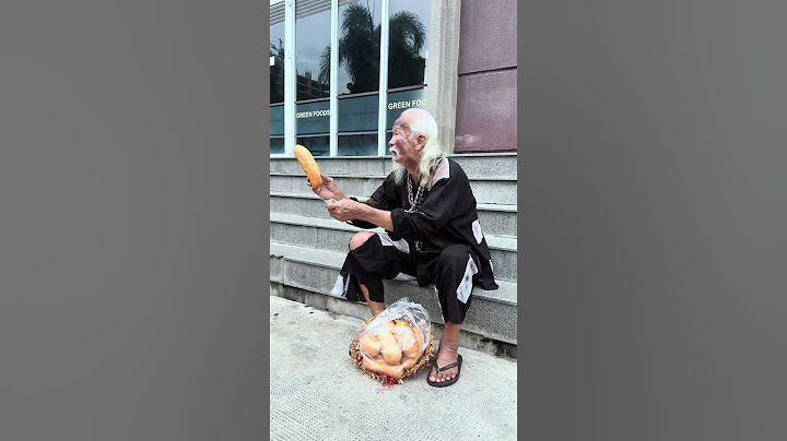 Heartwarming Moment: Girl's Act of Kindness Towards Homeless Man #kindnessman #homeless
