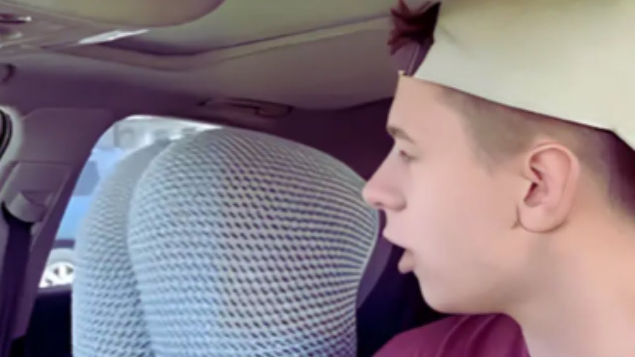 Girl fart on boy face - YouTube