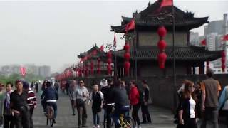 Сиань: старая крепость и современная жизнь. Xi&#39;an, China