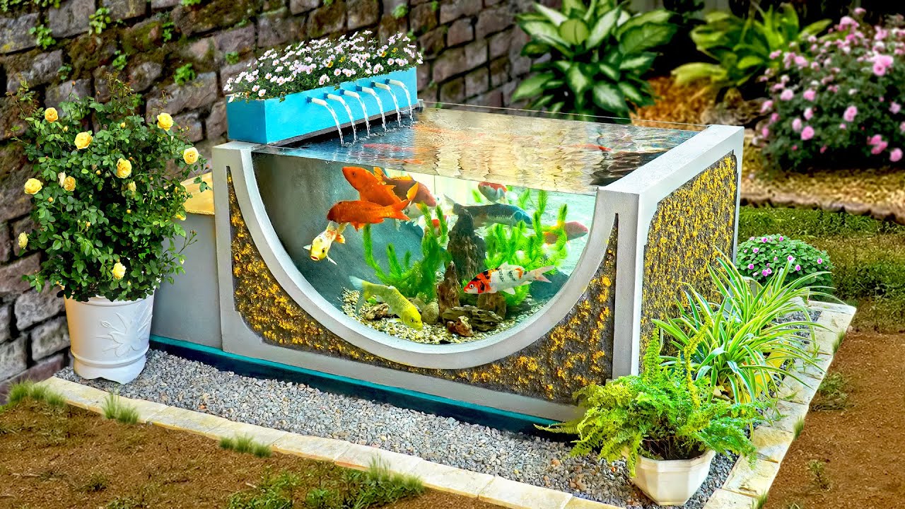 Amazing curve aquarium for your garden | Garden decor ideas