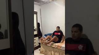 QUANDO VAMOS DORMIR DE PÉ SUJO ! 🤣 #shorts