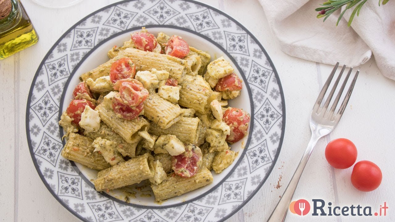 Pasta fredda con pomodorini, pesto e mozzarella - Ricetta.it