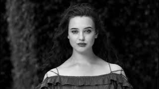 لحن حزين خلفيه للشعر.  يبحث عنه الجميع