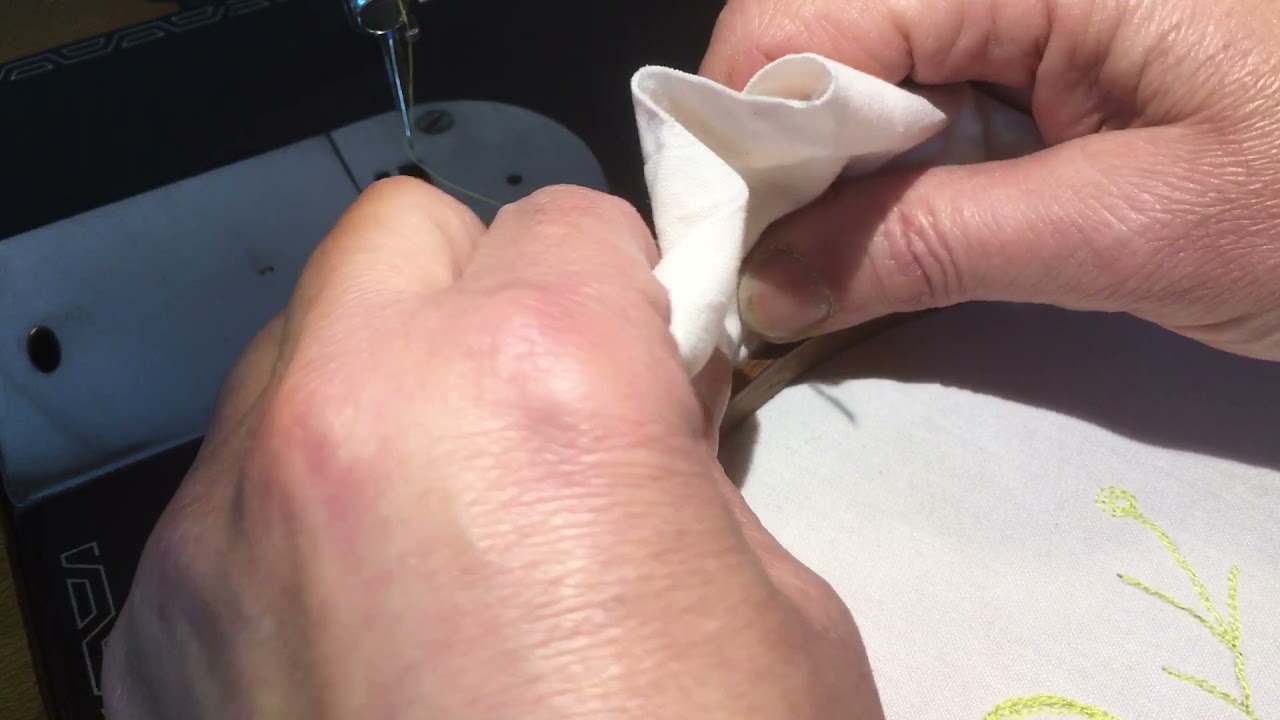 Ricamo con una macchina da cucire antica. Come regolare la macchina per poter ricamare a mano libera