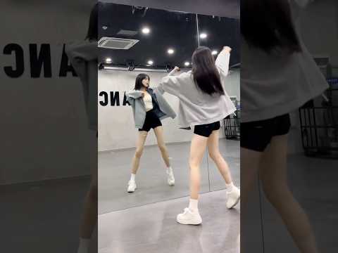 小羊 太洗脑了 美女 跳舞 Dance Shorts 