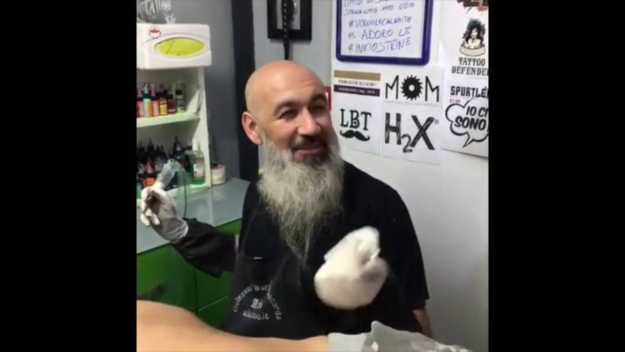 Painful Tattoo Il Tatuaggio Sulle Costole Fa Male Youtube