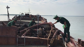 Bắt nhiều phương tiện khai thác cát trái phép tại biển Cần Giờ