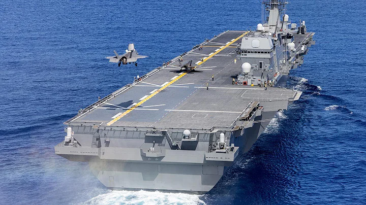 British jet lands on Japanese warship for the first time