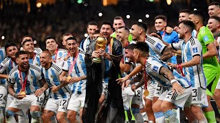 Khoảnh khắc Messi và ĐT Argentina nâng cúp vàng thế giới World Cup 2022 | VTV24