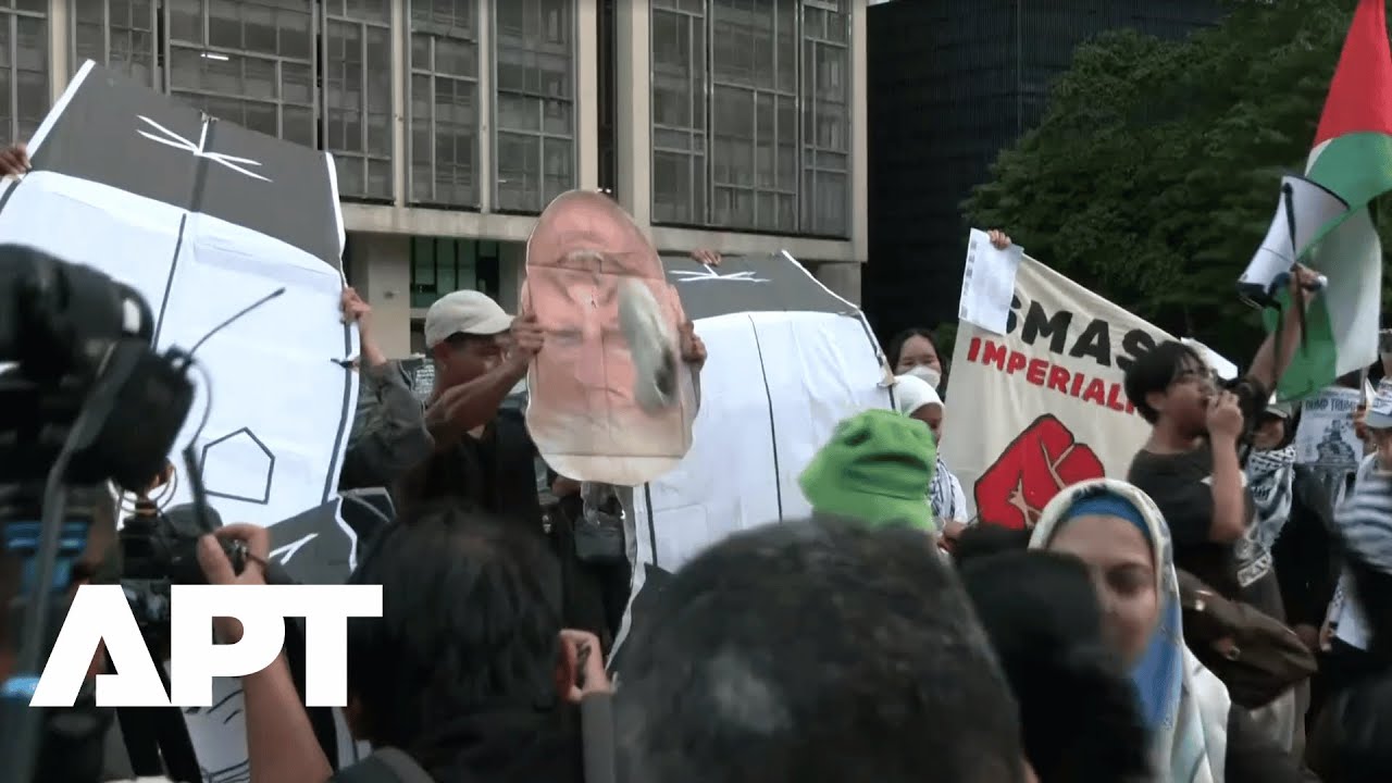 Trump Portraits Slapped, Smashed & Shoes Thrown at on Malaysian Streets | ASEAN Summit | APT