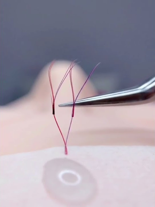 The difference between Clear glue and black glue for colored lashes | Eyelash tips for Lash Artists