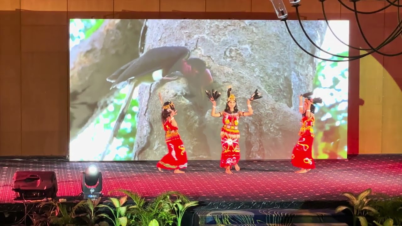 Tarian Dari SMA N 1 Samarinda dalam Acara Apresiasi dan Penghargaan siswa Berprestasi KalTIM