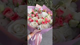 #flowers #flowergift #goldenflower #flowerarrangement #bouquet #mix #rose #toronto #lisianthus