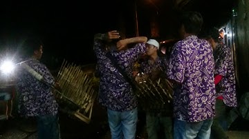 Bisane mung nyawang pengamen angklung cirebon