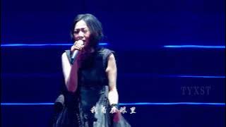 万芳《割爱》，旋律优美，情感动人，独特的嗓音，真是太好听了！