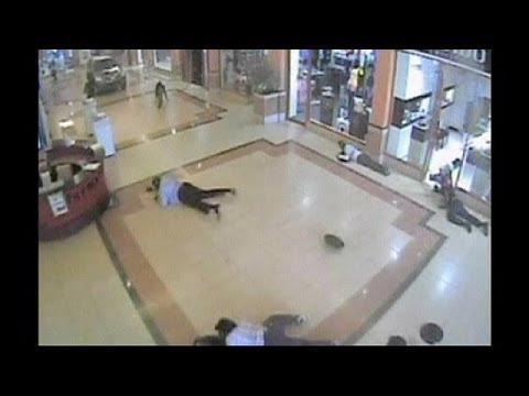 Кения: видеозапись момента нападения террористов на ТЦ \