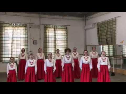 Должны смеяться дети песня слушать. Ансамбль золотое яблочко. Хор должны смеяться дети. Театр моды эксклюзив. Должны смеяться дети песня караоке.