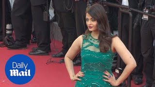 Aishwarya Rai is gorgeous in green at Cannes premiere - Daily Mail