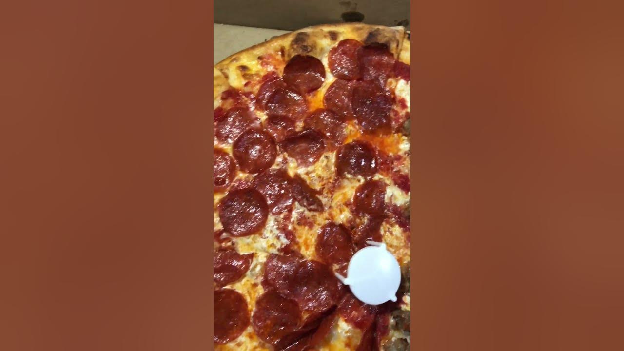 cheap-eats-in-chinatown-half-pepperoni-and-half-sausage-pizza-shorts