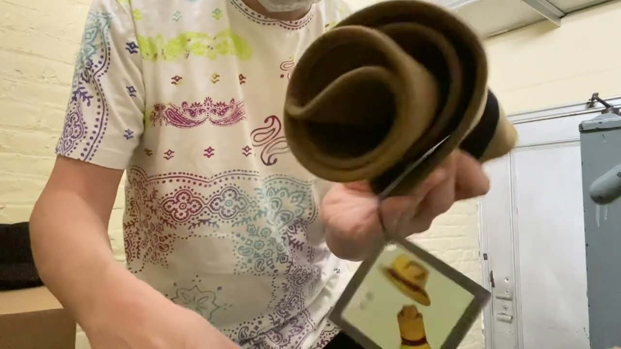 HOW TO ROLL A CRUSHABLE HAT THE CORRECT WAY