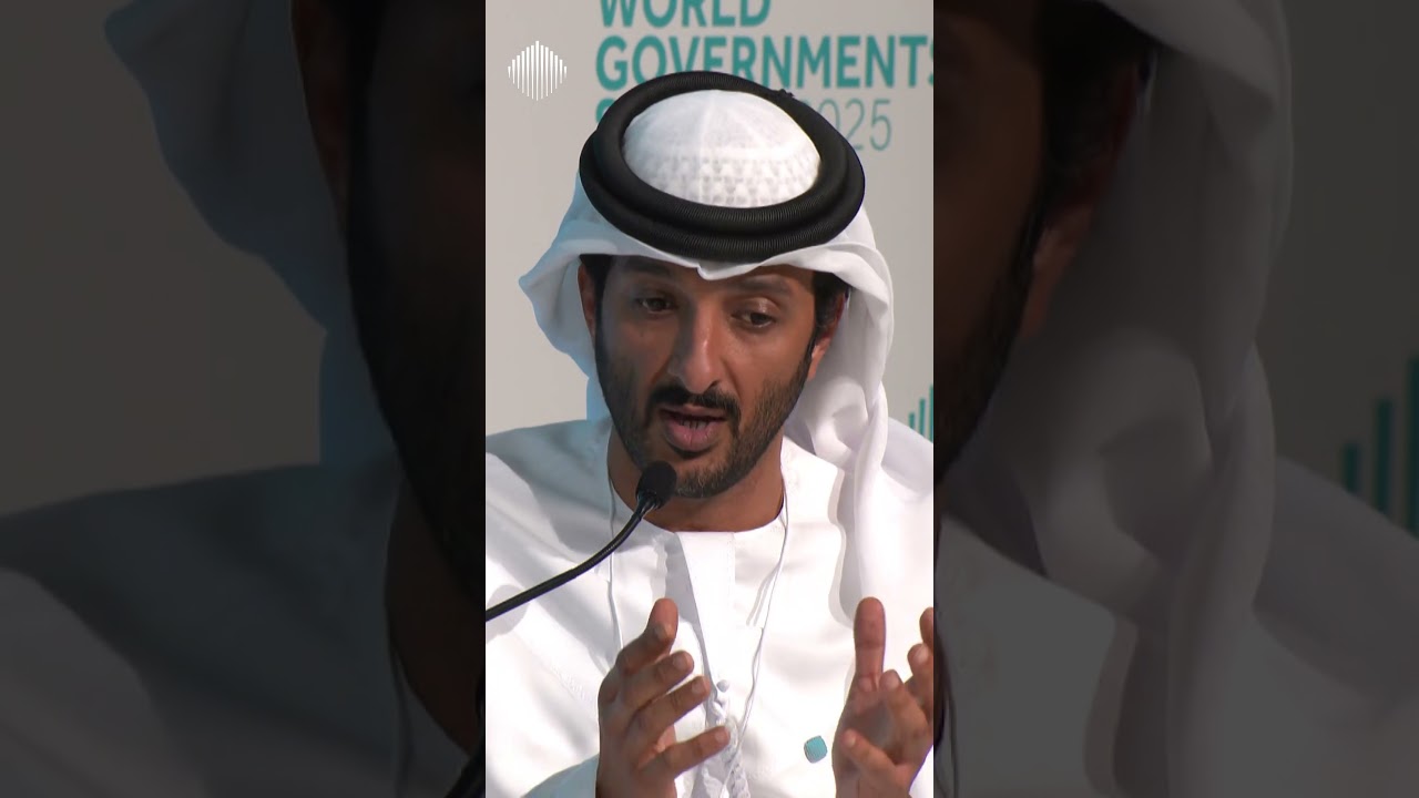 The Emergence of Multiple Economic Blocs