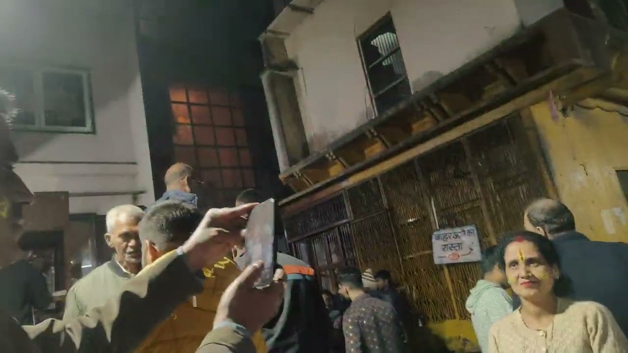 Finally bihari ji ke darshan ho gye 😉 sath bne rehna or bhi tour ke liye 😉😀