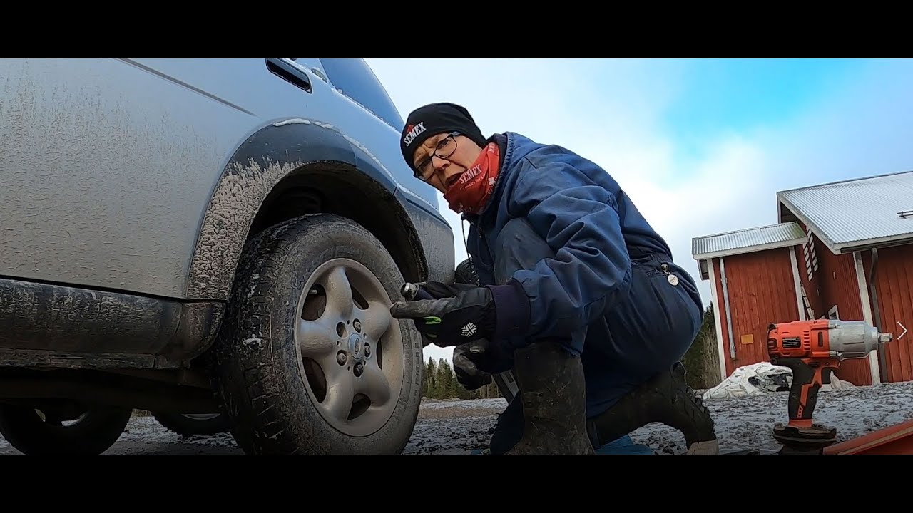 Vaikeuksien sävyttämä renkaiden vaihto