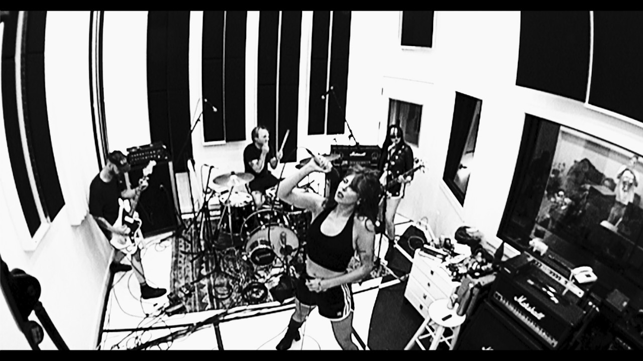 Guarda WAIT//LESS - LIVE AT PHONY! RECORDS - "FREAK OUT" "ANOTHER YEAR" "CRAWL" su YouTube Guarda WAIT//LESS - LIVE AT PHONY! RECORDS - "FREAK OUT" "ANOTHER YEAR" "CRAWL" su YouTube
