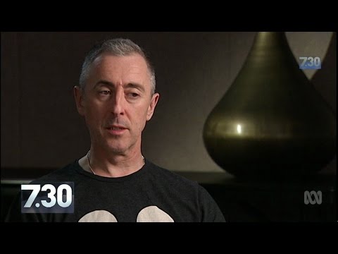 Alan Cumming opens up about childhood filled with abuse - YouTube