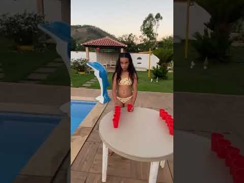 Desafio da piscina brincadeira muito divertida entre as meninas #brincadeira #mariafernandasouza