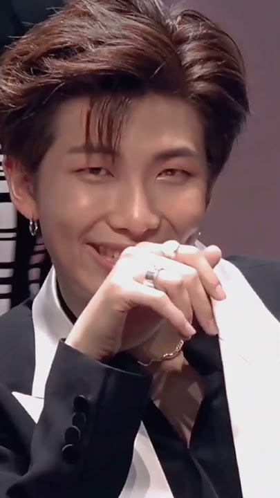 Sedang berusaha untuk tidak salting #armyhalu #bts #armyindo #btsarmy #kimnamjoon #rmbts #army #bts