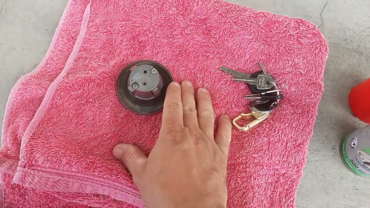 Como limpar a tampa do combustível  e ignição ( contato ) da sua Yamaha Crosser.