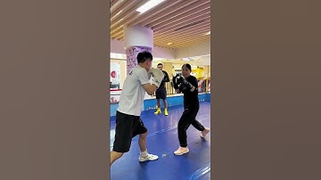 The counterattack with a stomach strike after blocking the attack #boxing #boxingtraining