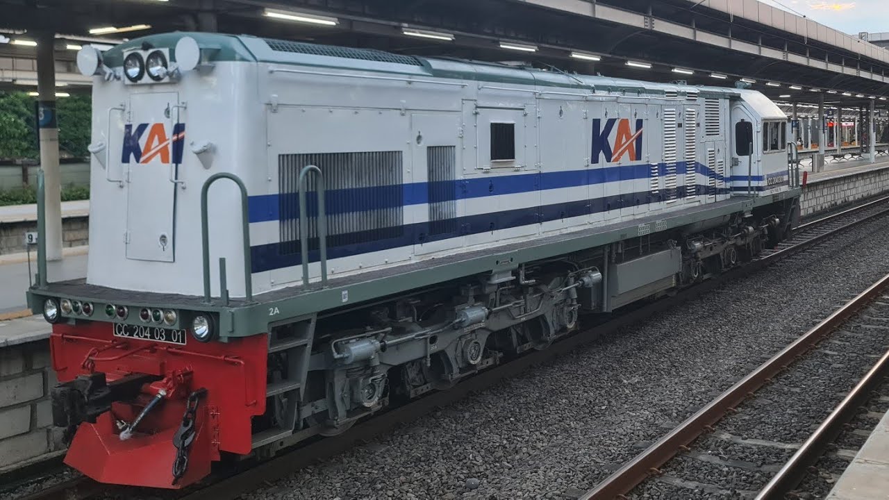 LOKOMOTIF CC 204 Garis Biru WNB Terbaru 2026 PULANG DEPO CIPINANG,NGABUBURIT DI STASIUN G ADA SEPINY