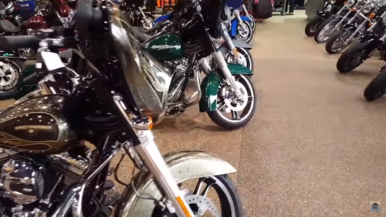 ⁣Мотоциклы Harley Davidson. Магазин в США