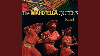 Video thumbnail of "Mahlathini and The Mahotella Queens - Kazet"